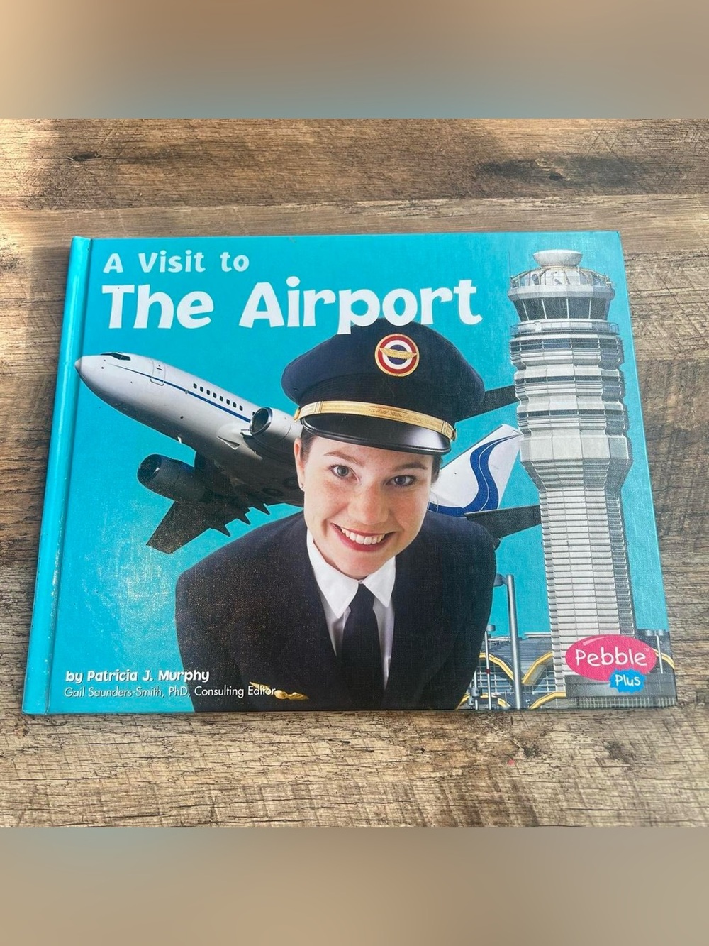 A Visit to the Airport - Hardback Book by Patricia Murphy